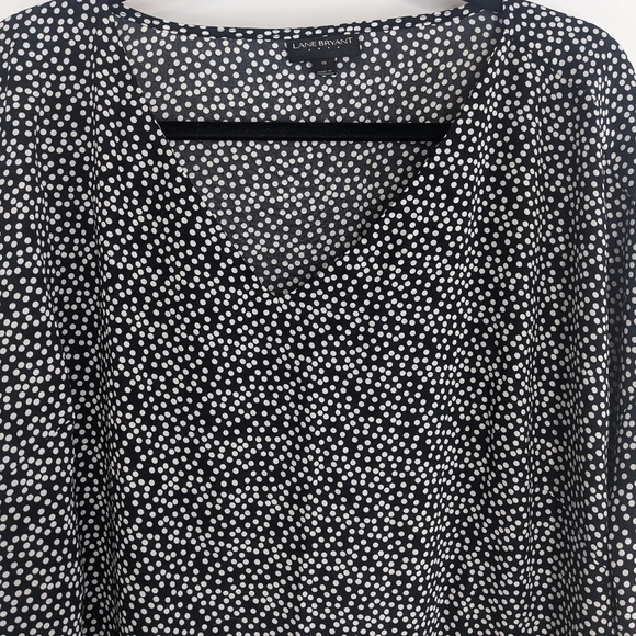 LANE BRYANT Outlet Polka Dot V-neck 3/4 Sleeve Top - Picture 2 of 8